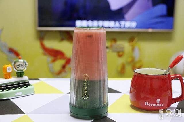 無線充電，40秒冰爽一夏 摩飛榨汁杯深度體驗